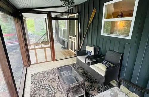 Tallassee House | Cameron's Cottage at The Lake