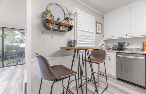 Columbus Cottage | Camille Cottage ~ Ideal for Short-Term Stays or Traveling Professionals