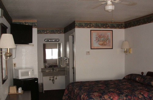 Big Spring Hotel | camlot inn motel