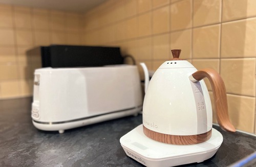 Cammeray Apartment | Cammeray｜Stay Above a Trendy Café, 2 free Cups/day