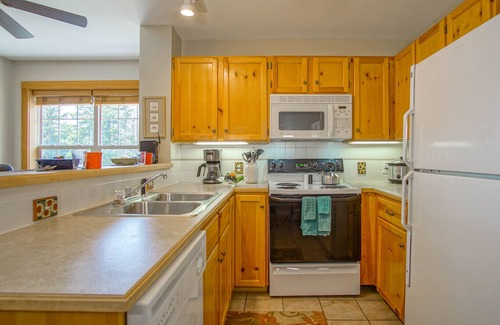 Snowshoe House | Camp 4 #21: 2 Bedrooms, 2.5 Baths: Slope Side, Gas Fireplace