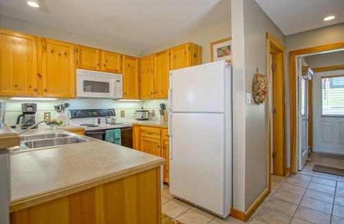 Snowshoe House | Camp 4 #21: 2 Bedrooms, 2.5 Baths: Slope Side, Gas Fireplace