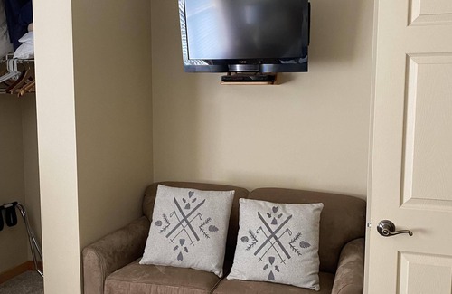 Snowshoe House | Camp 4 #7: 2 Bedrooms, 2.5 Baths: Slope Side, Gas Fireplace.