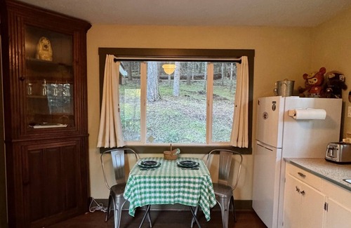 Sunny Valley Cabin | Camp 505 - Little Cabin in the Woods Sunny Valley Oregon