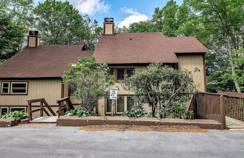 Sugar Mountain Condo | 'Camp Chestnut' - 200 Yards to Sugar Clubhouse!