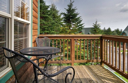 Dunmore Condo | Camp Four Condominiums by Casago