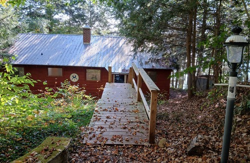 Woodgate House | Camp Kuchen- 3 bdrm lakefront on beautiful White Lake