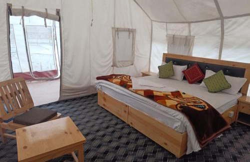 Hunder Other | Camp Laschen Hunder