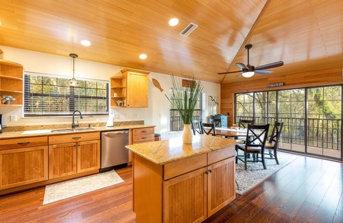 Branford Cabin | Camp Manatee - Riverfront Cabin, Stunning Views, Pet-Friendly, Hot tub + Kayaks!