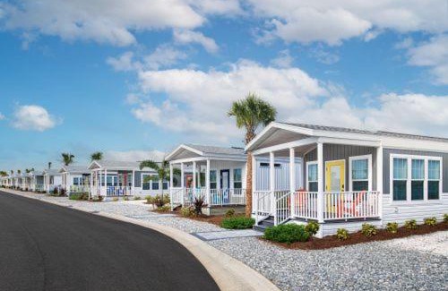 Auburndale Resort | Camp Margaritaville Auburndale RV Resort and Cabana Cabins