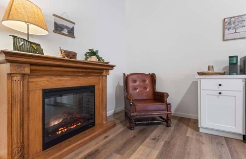 Springville Hotel | Camp Nelson Lodge Room 6