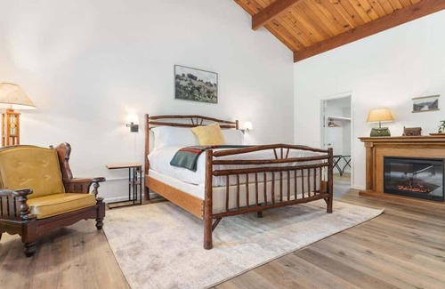 Springville Hotel | Camp Nelson Lodge Room 6