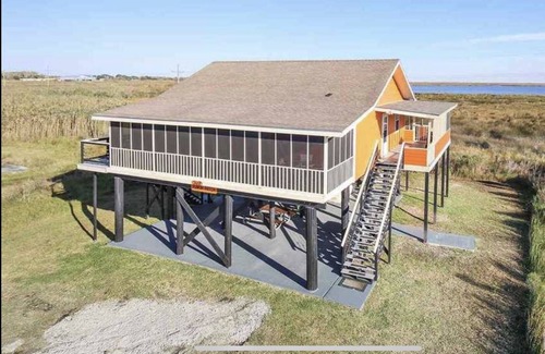 Theriot House | Camp on Bayou Dularge-Sleeps 10-12