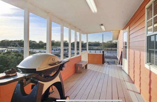 Theriot House | Camp on Bayou Dularge-Sleeps 10-12
