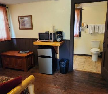 Kaiser Hotel | Camp Pin Oak