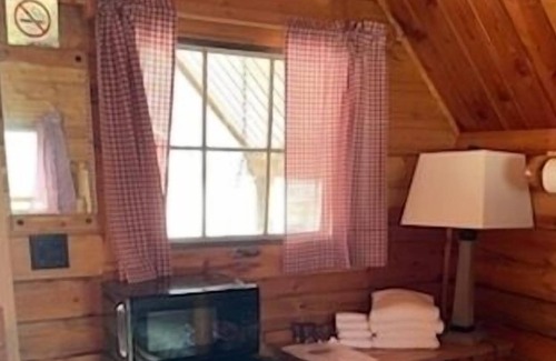 Ravalli County Cabin | CAMP SULA-Dry cabin 1 on the East Fork