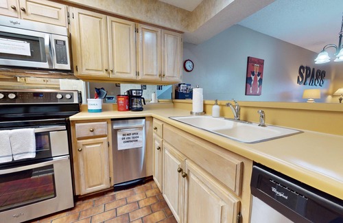 New Braunfels Condo | Camp Warnecke - C202 along the Comal River : Free Tubes with Rental!