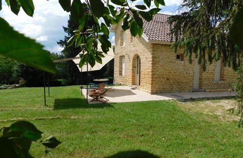 Carsac-Aillac House | Campagne et confort avec piscine chauffée