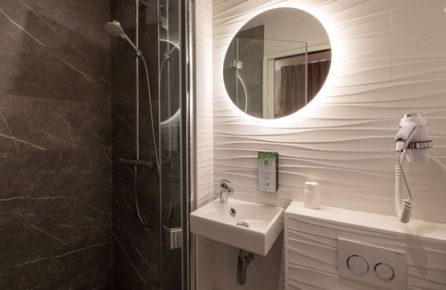 Caen City Centre Hotel | Campanile Caen Centre - Gare