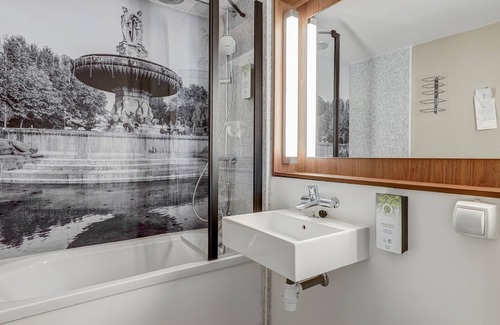 La Demi - Lune Hotel | Campanile Lyon Ouest Tassin