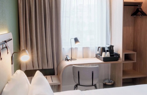 La Demi - Lune Hotel | Campanile Lyon Ouest Tassin