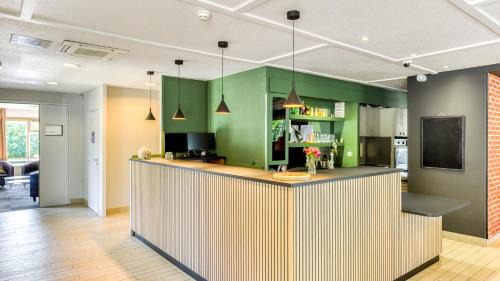 Saint-Martin Hotel | Campanile NATURE - Cergy Pontoise