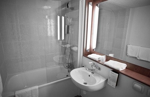 Cergy Hotel | Campanile NATURE - Cergy Saint Christophe