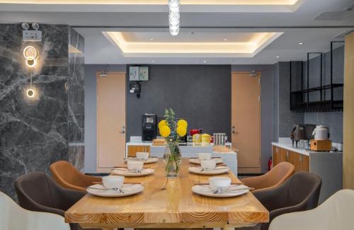 Longhua District Hotel | Campanile Shenzhen Guanlan Golf