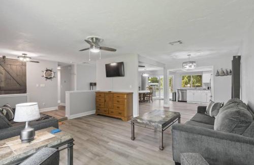 Palm Harbor House | Campbell Ct Anchors Landing Waterfront Home Palm Coast Canal View