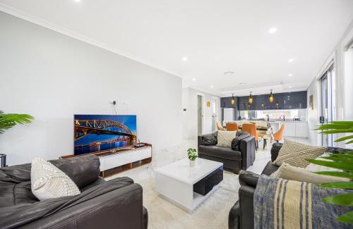 Campbelltown Apartment | Campbelltown Sweet 5Br house with WiFi&Parking