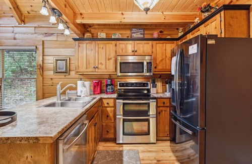 Pigeon Forge Cabin | Campfire Dreams, where cozy moments and mountain memories await!