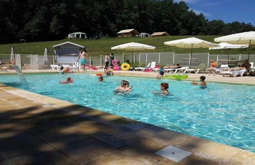 St-Sulpice-de-Mareuil House | Camping 3 étoiles - Parc aquatique - ccbbai0