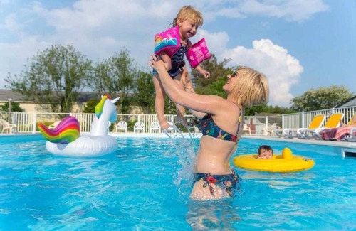 Guerande House | Camping 3 étoiles - Piscine - eecbad