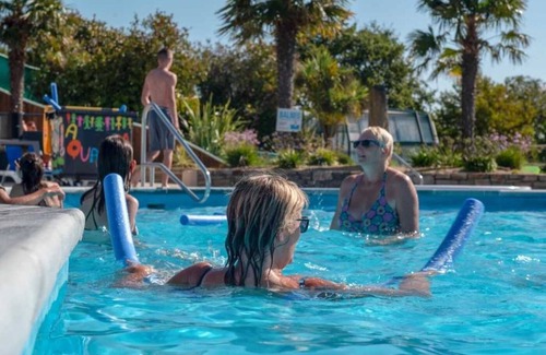 La Foret-Fouesnant House | Camping 4 étoiles - Piscine - ccbbbfi