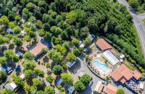 Parentis-en-Born House | Camping 4 étoiles - Piscine - eebifg