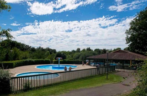 Pressignac House | Camping 4 étoiles - Piscine - ccbbghg