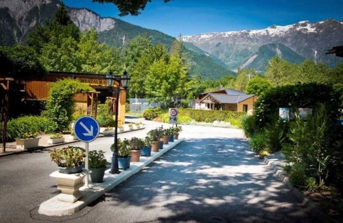 Le Bourg-d'Oisans House | Camping 5 étoiles - Piscine - eeceff