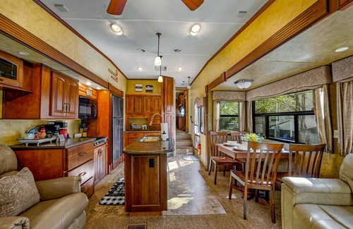Gatlinburg - Pigeon Forge House | Camping Adventure-Mountains-Close to Gatlinburg, Enjoy hiking, fishing, campfire