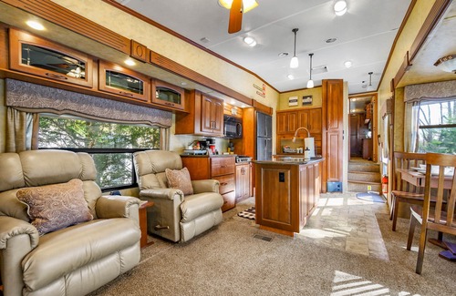 Gatlinburg - Pigeon Forge House | Camping Adventure-Mountains-Close to Gatlinburg, Enjoy hiking, fishing, campfire