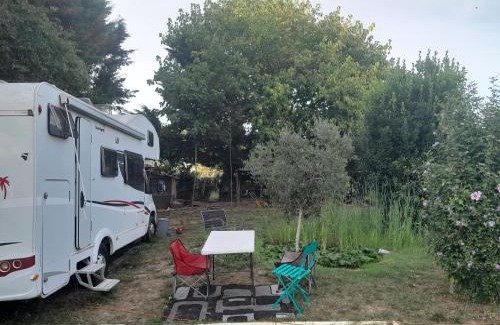 Pujo-le-Plan Other | Camping car au bord de l eau