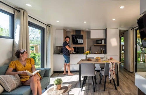 Crecy-la-Chapelle House | Camping Country Park Crécy La Chapelle * - Crecy la Chapelle: STAR 3 Bedrooms - 1 Bathroom - 1 TV - WITH AIR CONDITIONER 6 people