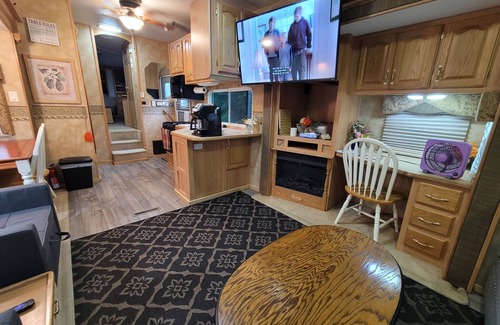 Del Rio House | Camping Creekside at Del Rio Happy Camper