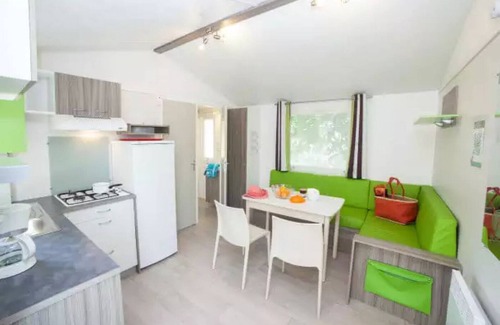 Saint-Julien-des-Landes House | Camping 5 étoiles - Piscine - eebdca