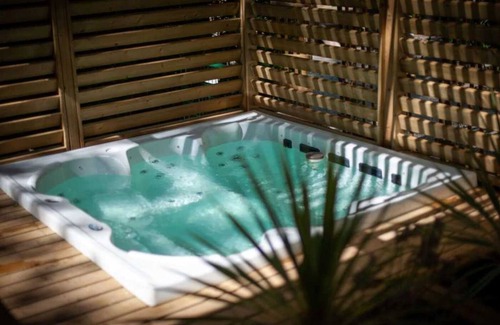 Villeneuve-les-Beziers House | Camping 4 étoiles - Piscine - ccaffcg
