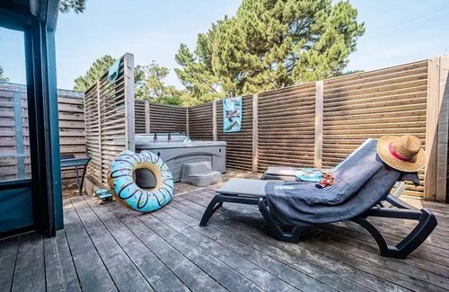 Brem Sur Mer House | Camping L'Océan* - Quattro 5 room mobile home 8 people Jacuzzi