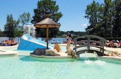 Canet-de-Salars House | Camping Le Caussanel* - Cottage Loggia Confort 3 rooms 4 people Air-conditioned