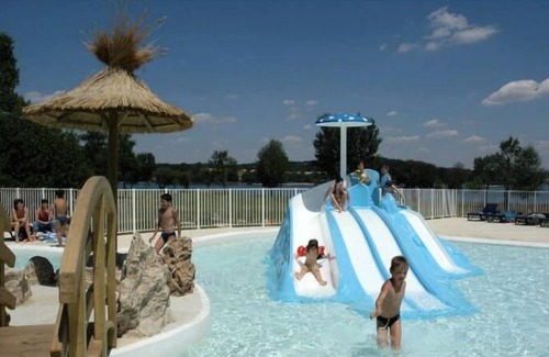 Canet-de-Salars House | Camping Le Caussanel* - Cottage Loggia Confort 3 rooms 4 people Air-conditioned