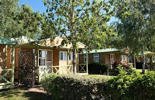 Canet-de-Salars House | Camping Le Caussanel* - Chalet Family Confort 3 rooms for 4 people Air-conditioned