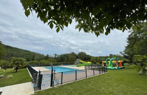 Saint-Martial-de-Nabirat Other | Camping le Convivial Mobil home 3 chambres