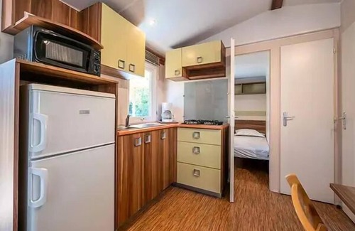 Sommieres House | Camping Le Domaine de Massereau* - Mobile home Comfort 3 rooms 4 people air-conditioned - TV